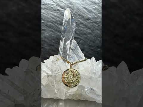 Moon Crest Necklace｜運命を照らす三日月ネックレス サムネイル