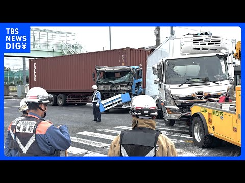 4トントラックとトレーラーが衝突事故　埼玉・北本市　横転したトラックが道を塞ぎ一時通行止めに｜TBS NEWS DIG サムネイル