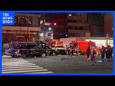 【速報】「何台かの車にぶつかりながら2回転くらいした…」東京・赤坂の交差点で車6台の事故・6人搬送　タクシーの乗客1人…